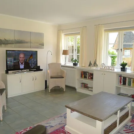 Holiday home Haus Rosengarten *