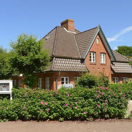 Holiday home Haus Rosengarten *